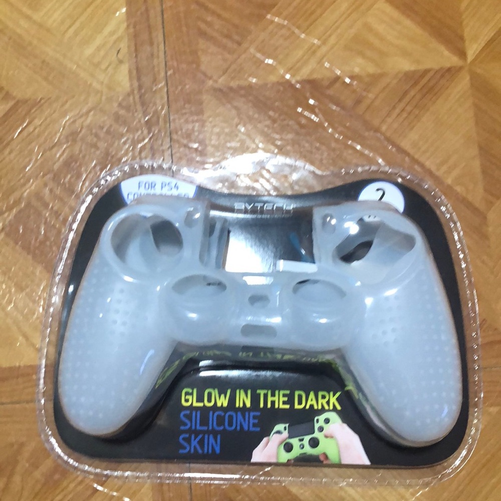 New PS4 Controller glow in dark silicone skin